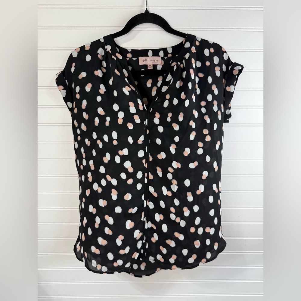 Philosophy women’s business casual cuffed vneck black multicolored top. Size XS